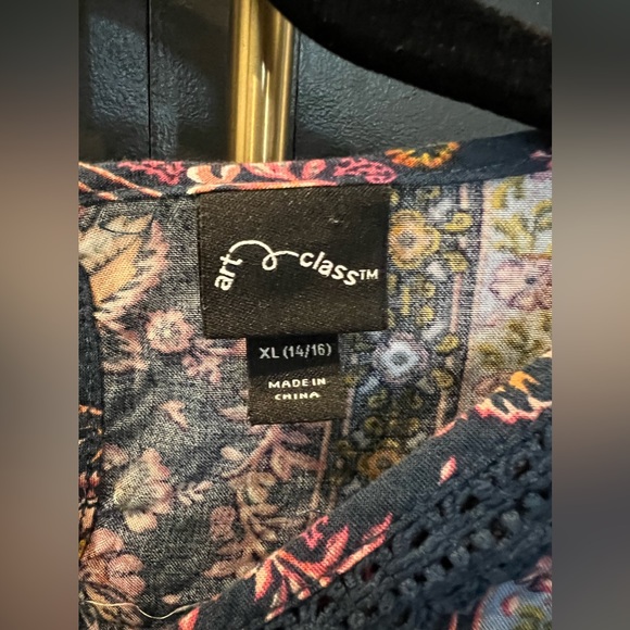 ART CLASS GIRLS FLORAL PRINT BLOUSE - Picture 3 of 4